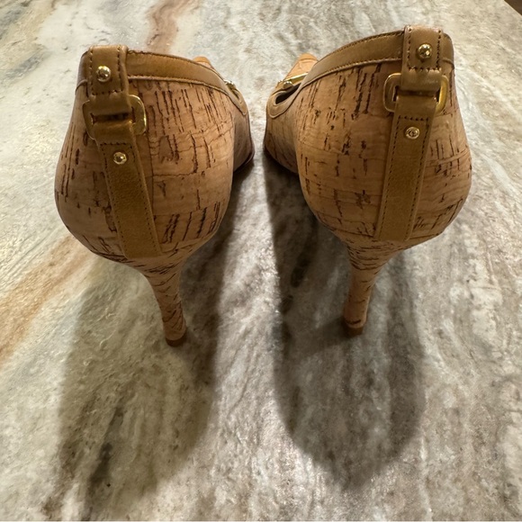 Stuart Weitzman NWOB Cork Pointed Toe Pumps - Gold Horsebit Detail - 10M - Picture 5 of 15